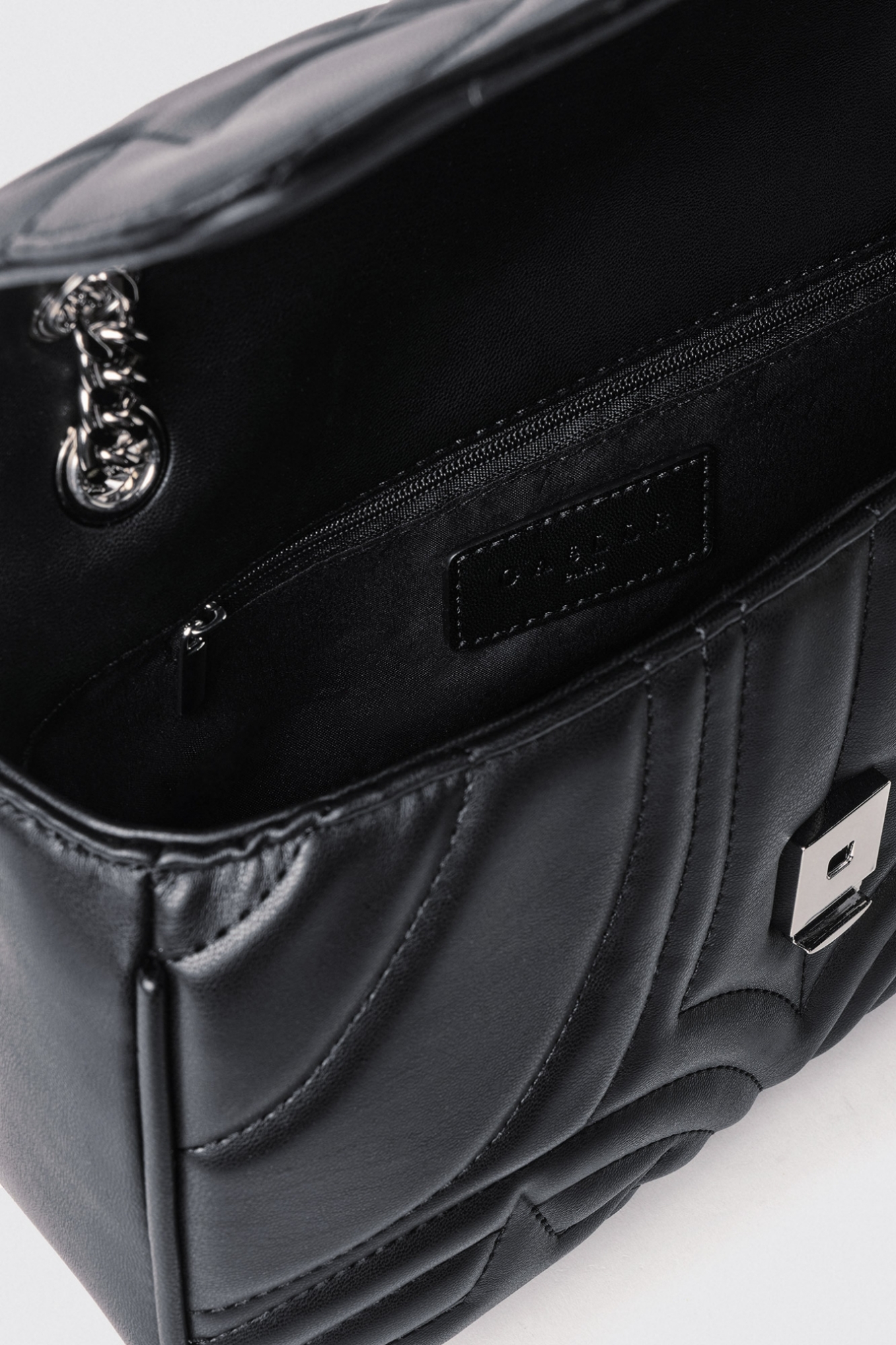 Mini shoulder strap con matelasse' e logo con strass • Nero