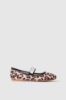 Ballerina flat con tessuto animalier e logo su elastico • Animalier beige