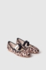 Ballerina flat con tessuto animalier e logo su elastico • Animalier beige