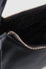 Reg moon bag con logo in metallo e logo catena su tracolla • Nero