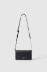 Mini shoulder strap con logo in metallo e logo catena su tracolla • Nero