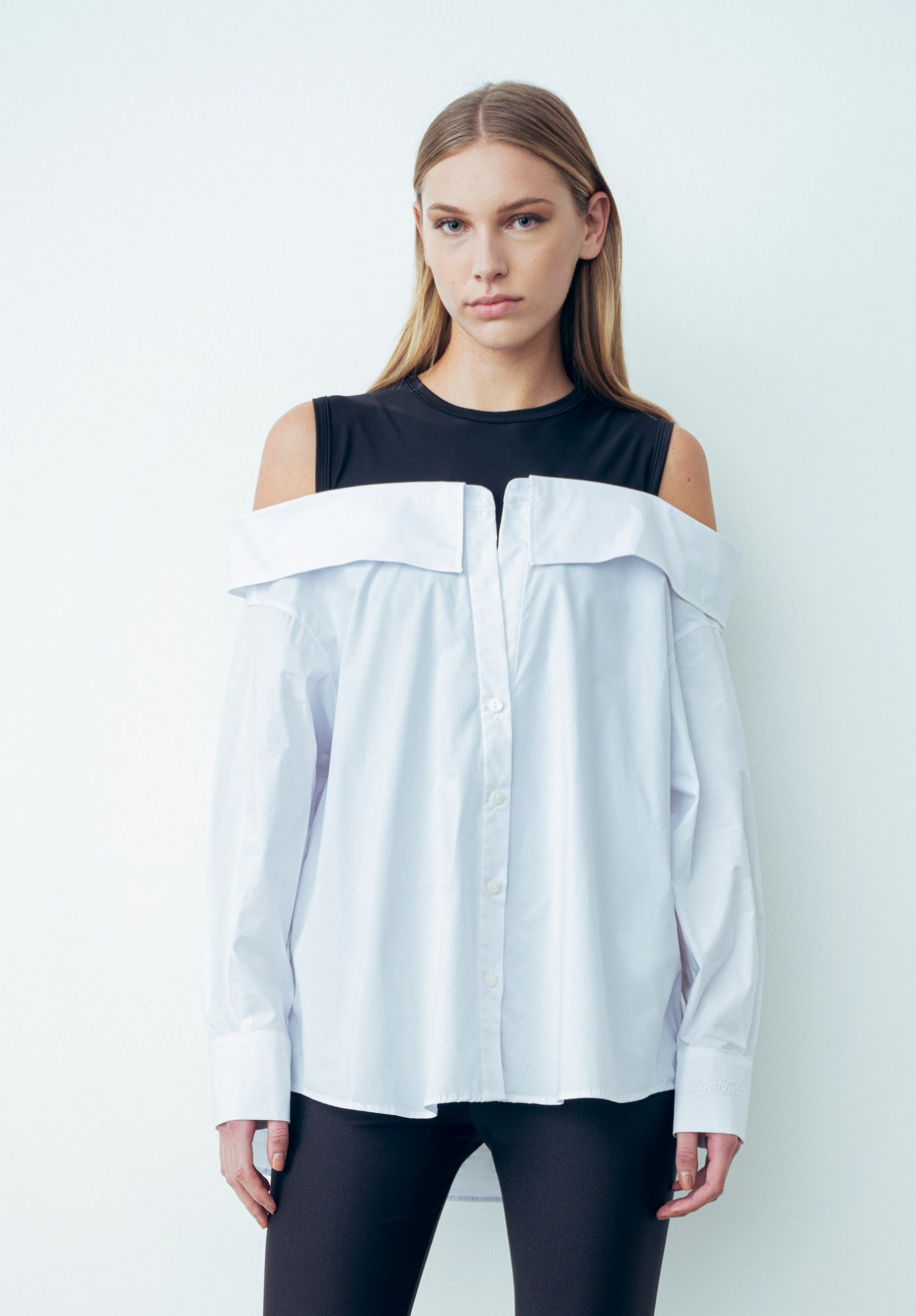 Immagine di Top Smanicato con sovrapposizione di camicia