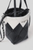Mini bucket bag matelasse' a rombi e logo in metallo • Nero bianco