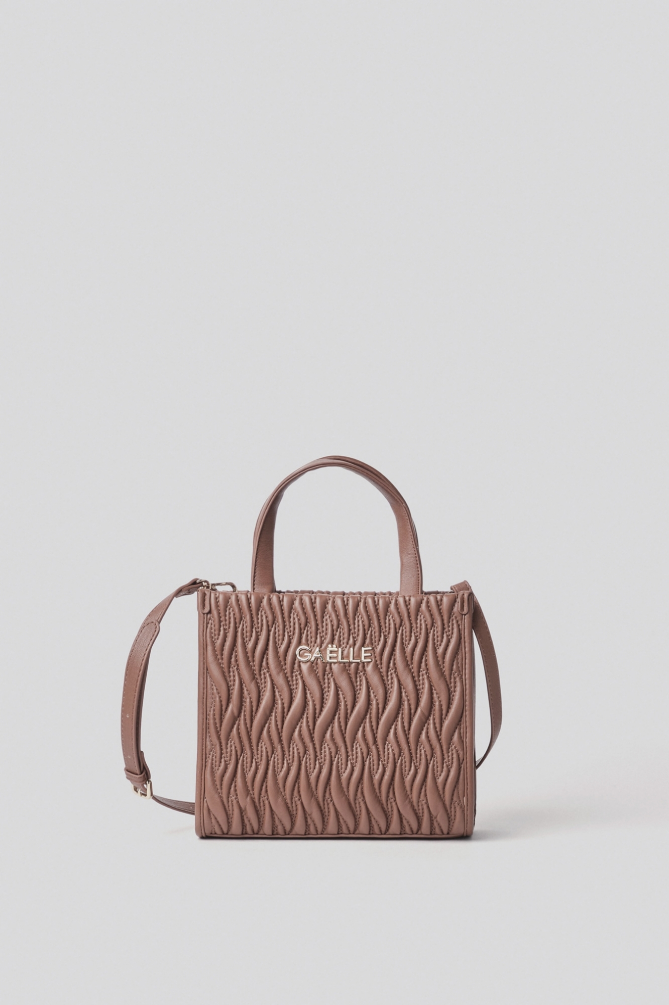 Reg. shopper plisse' con logo in metallo • Tabacco