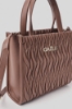 Reg. shopper plisse' con logo in metallo • Tabacco
