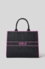 Maxi shopper con allover jacquard e logo in metallo • Nero