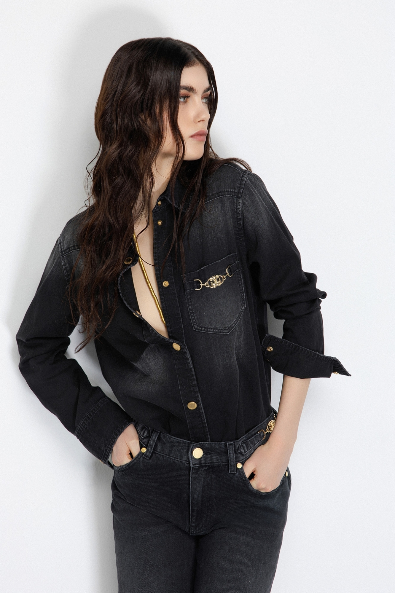 Camicia In Denim Slim Con Morsetto Logato • Nero