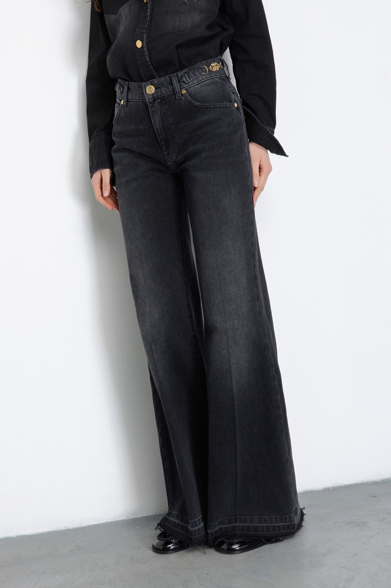 Pantalone Palazzo Low Waist Con Morseti Logati • Nero