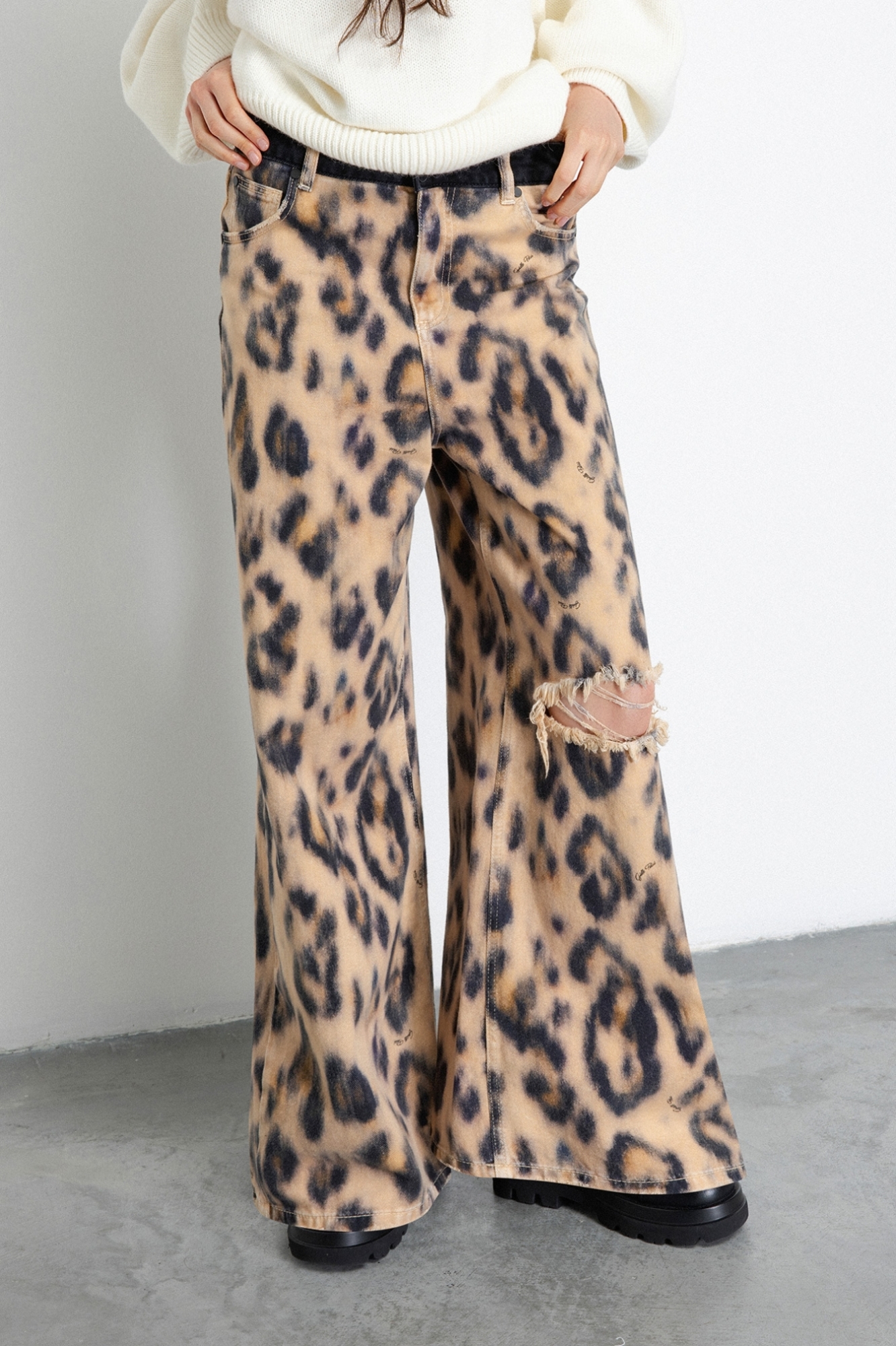 Pantalone Stampato Loose Fit Over Extralong Con Rotture • Maculato