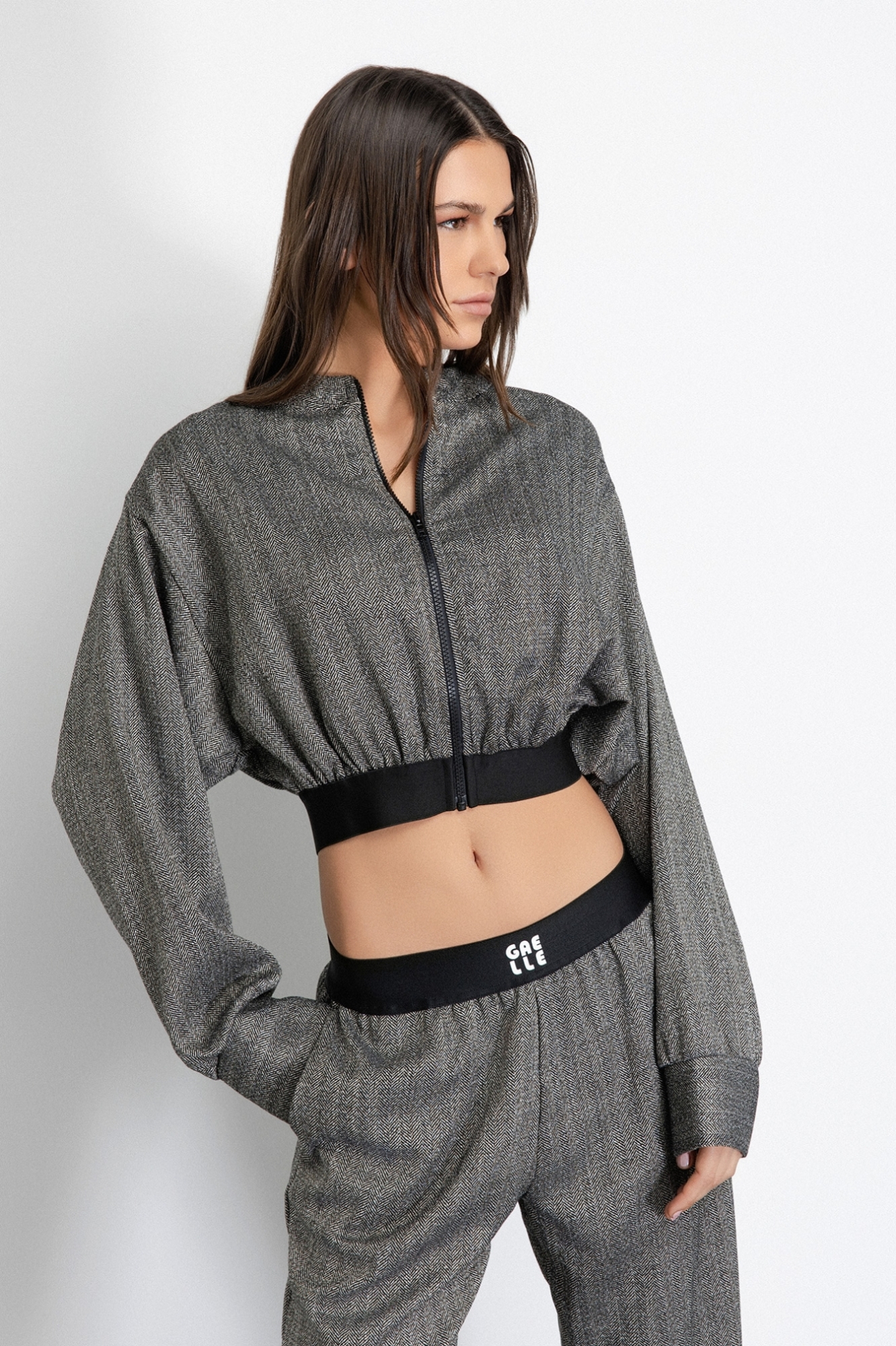 Giubbino Full Zip Con Elastico Sul Fondo • Nero