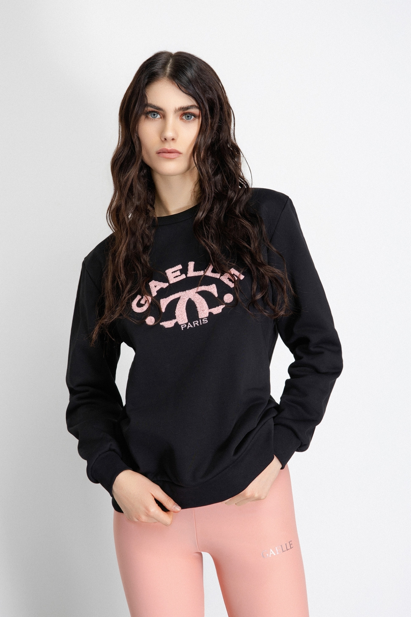 Felpa Paricollo Con Ricamo Logo • Nero