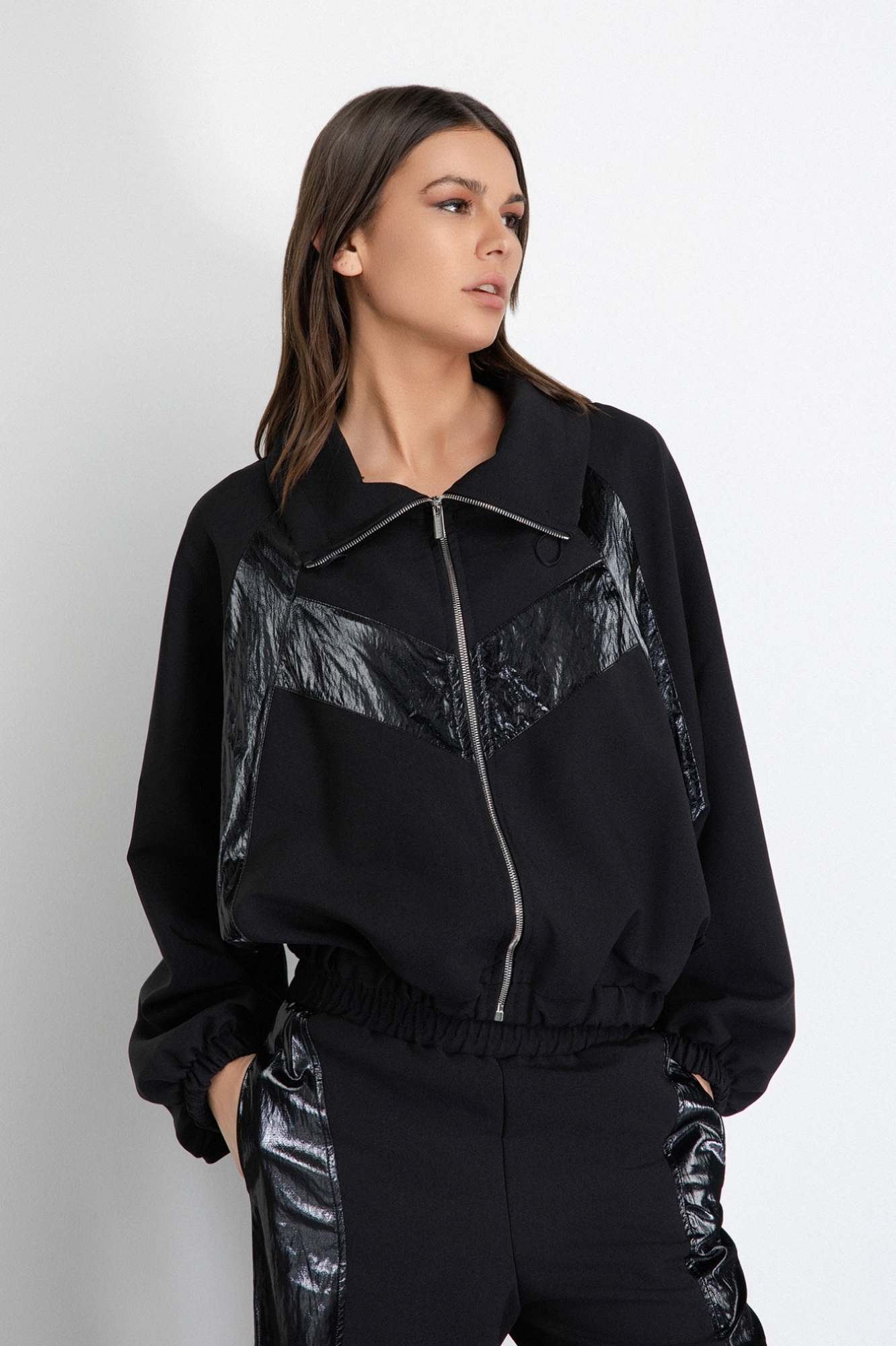 Felpa Zippata Collo Alto In Crepe Con Inserti In Tela Spalmata • Nero