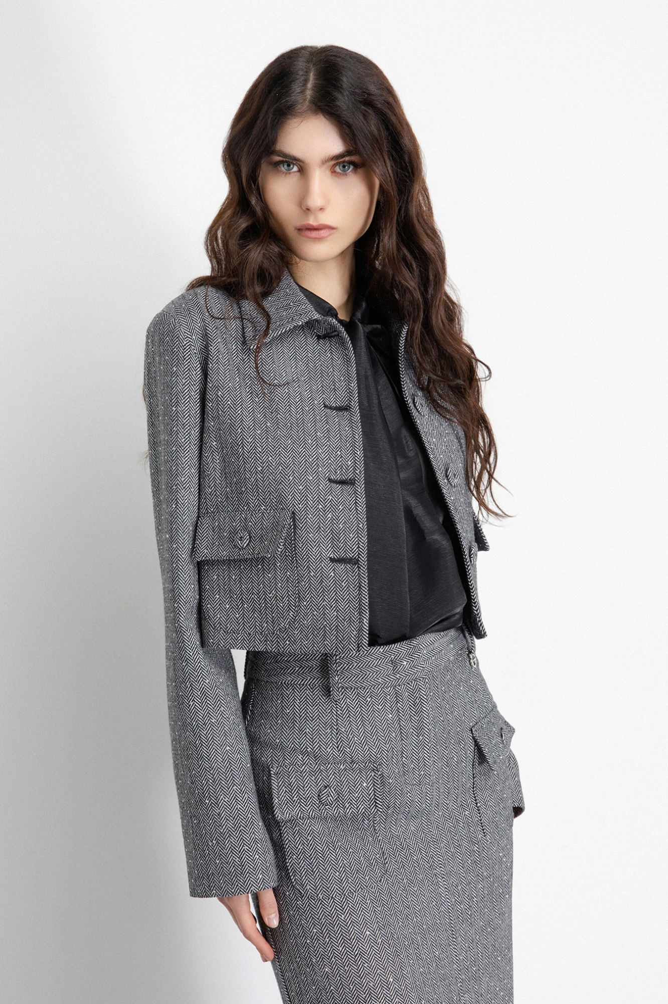 Giacchino Bottoni Con Tasche E Collo Camicia In Spigato Strass • Bianco-Nero