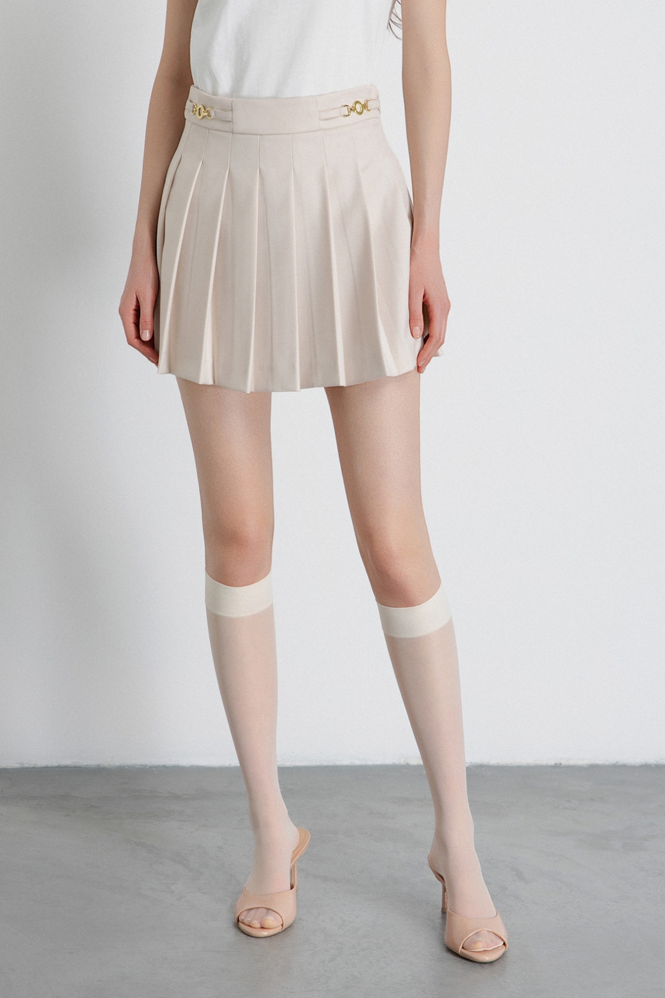 Gonna Mini A Pieghe In Frescolana Con Accessorio Morsetto • Panna