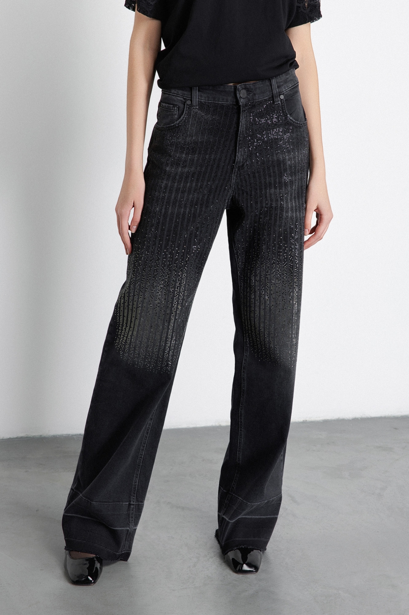 Pantalone Loose Fit Oversize Extralong Con Applicazione Strass • Nero