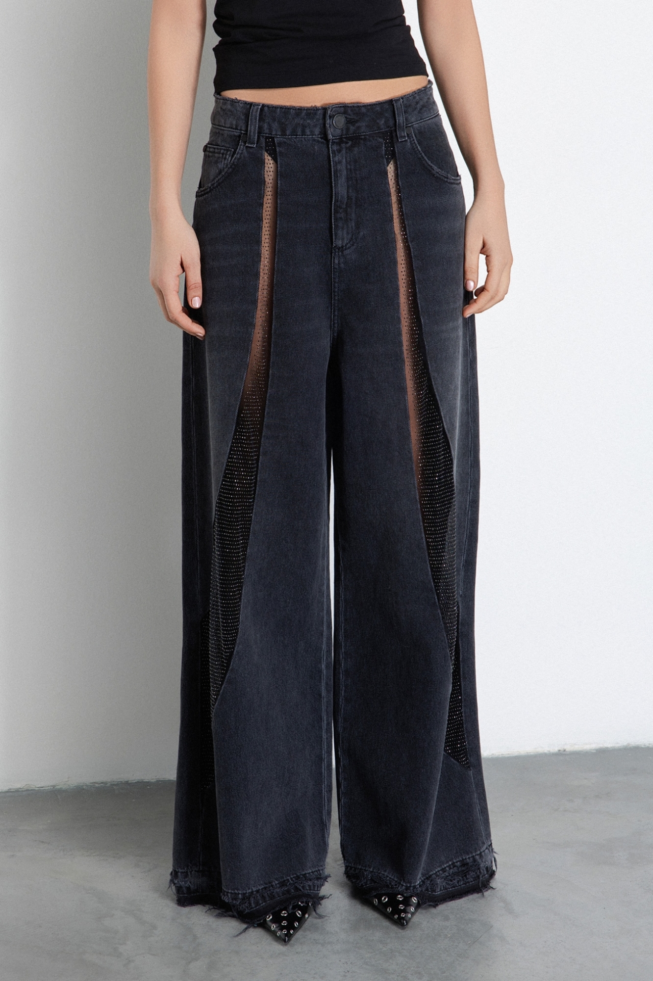 Pantalone Loose Fit Over Extralong Con Fondo Scucito E Micro Strass • Nero