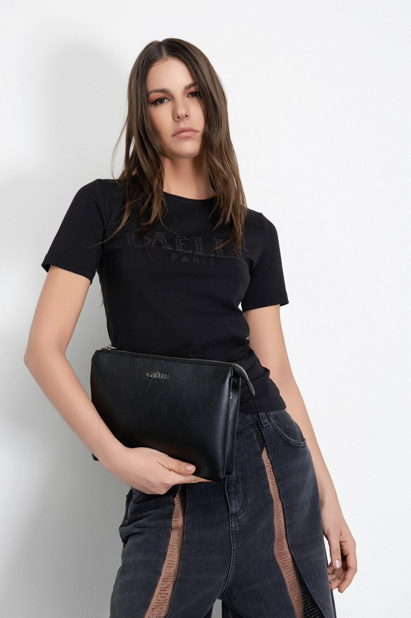 Regular Pochette Con Maxi Manico • Nero