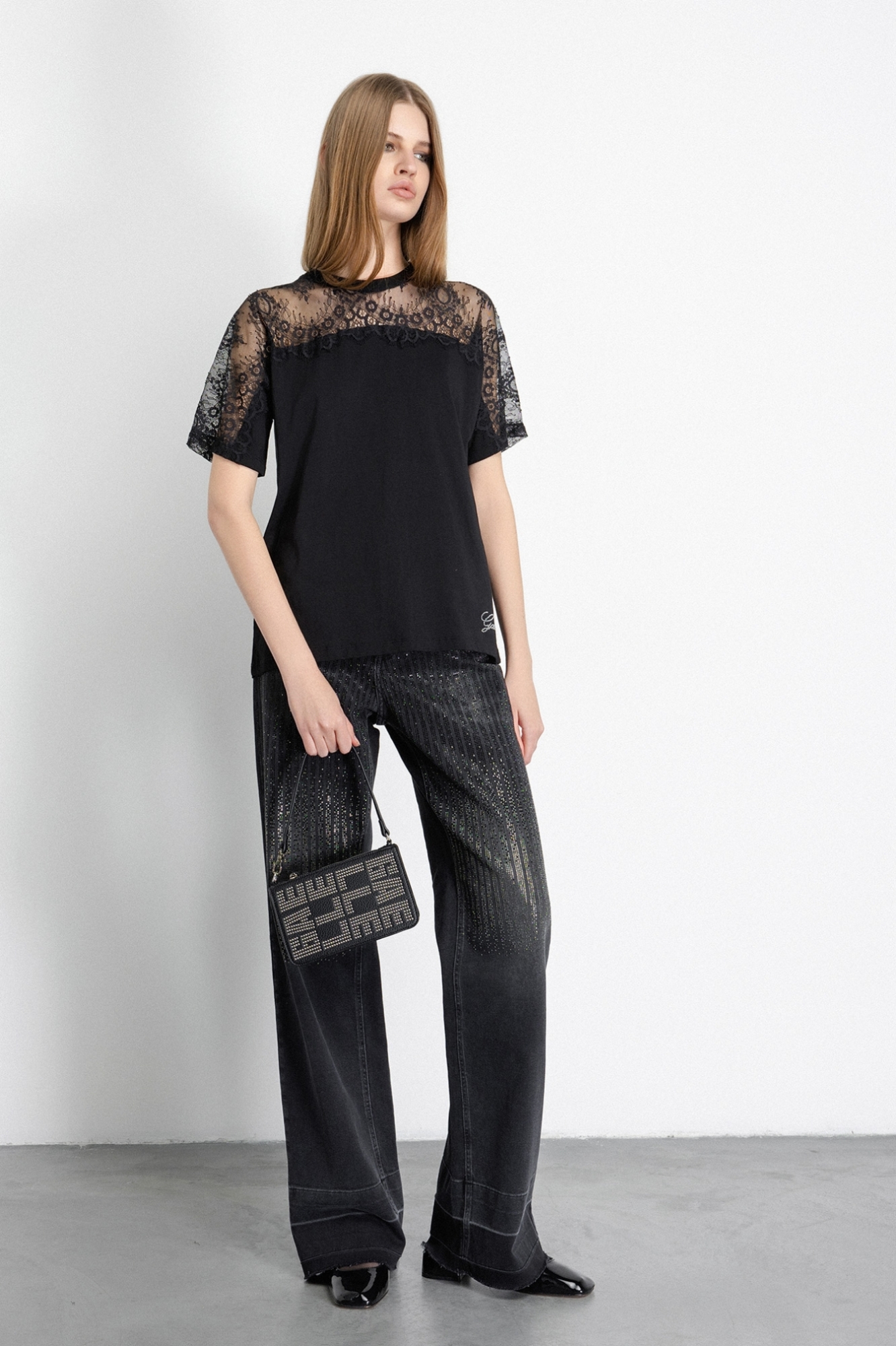 Mini Pochette Borchiata • Nero