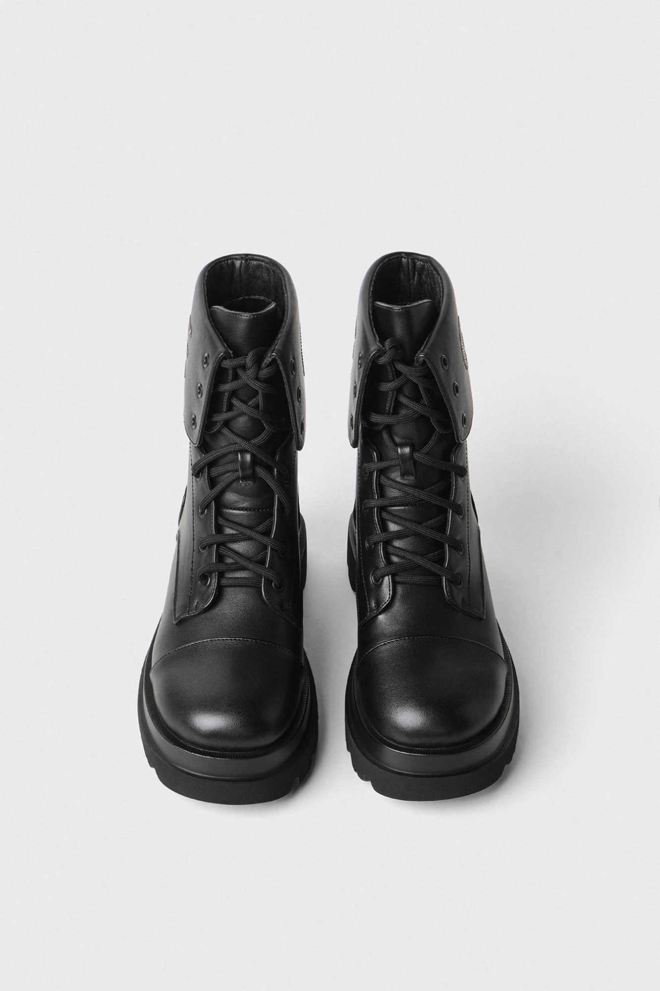 Boots Allacciato Con Logo In Strass • Nero