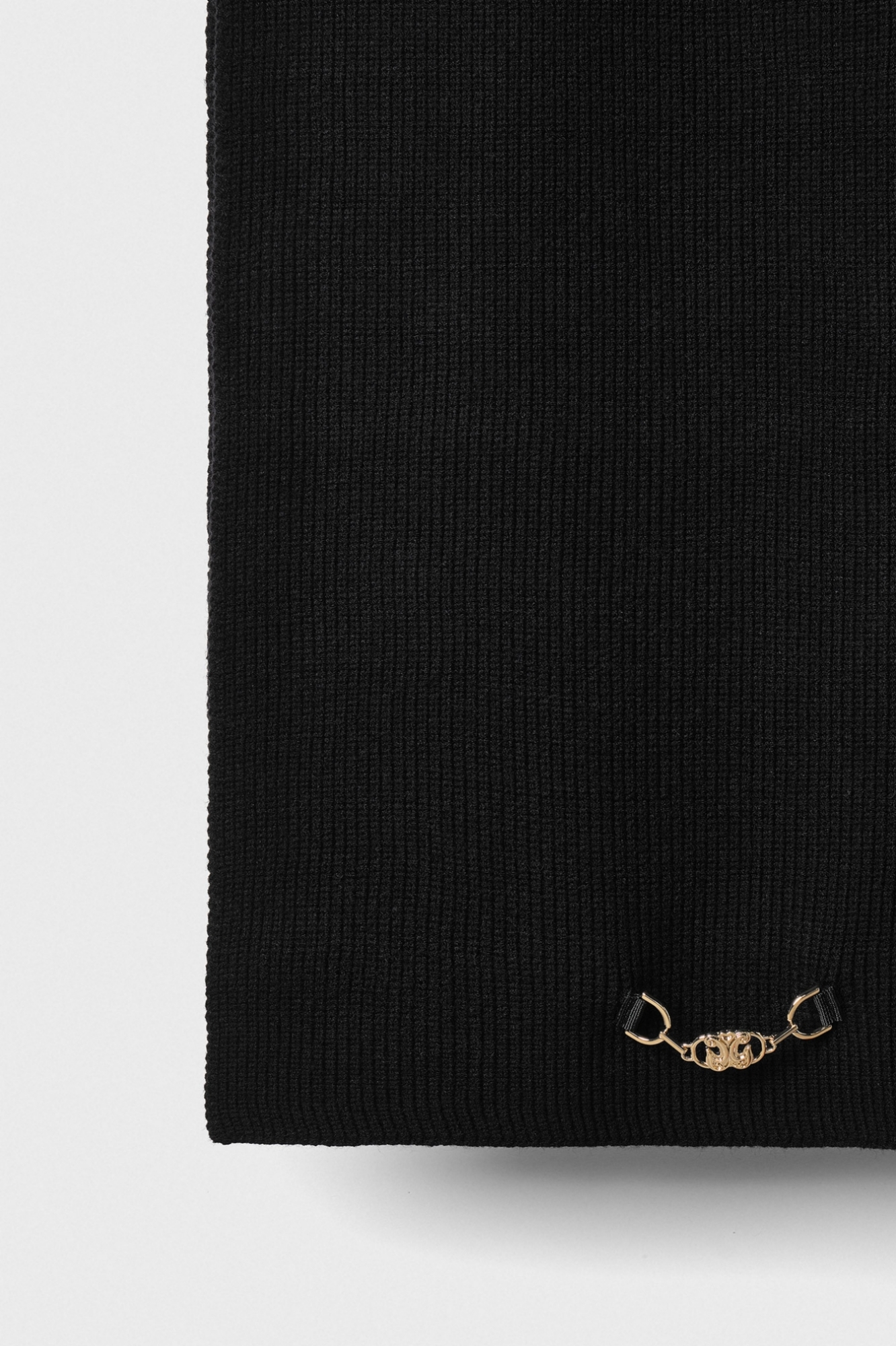 Sciarpa In Maglieria Con Personalizzazione Morsetto Oro • Nero