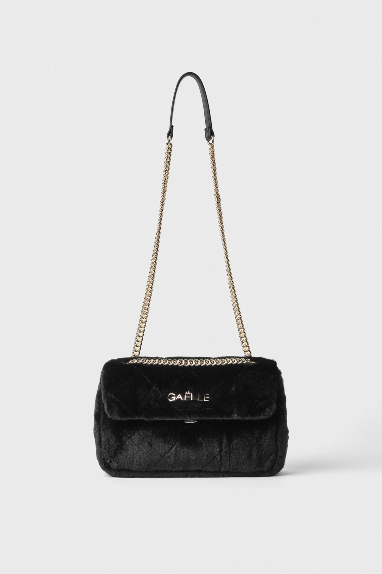 Regular Shoulder Strap Matelassè In Ecofur • Nero