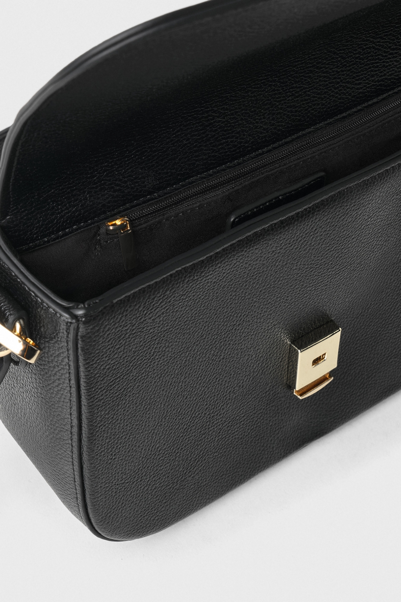 Immagine di Regular Shoulder Strap Con Maxi Catena Eco Montone • Nero