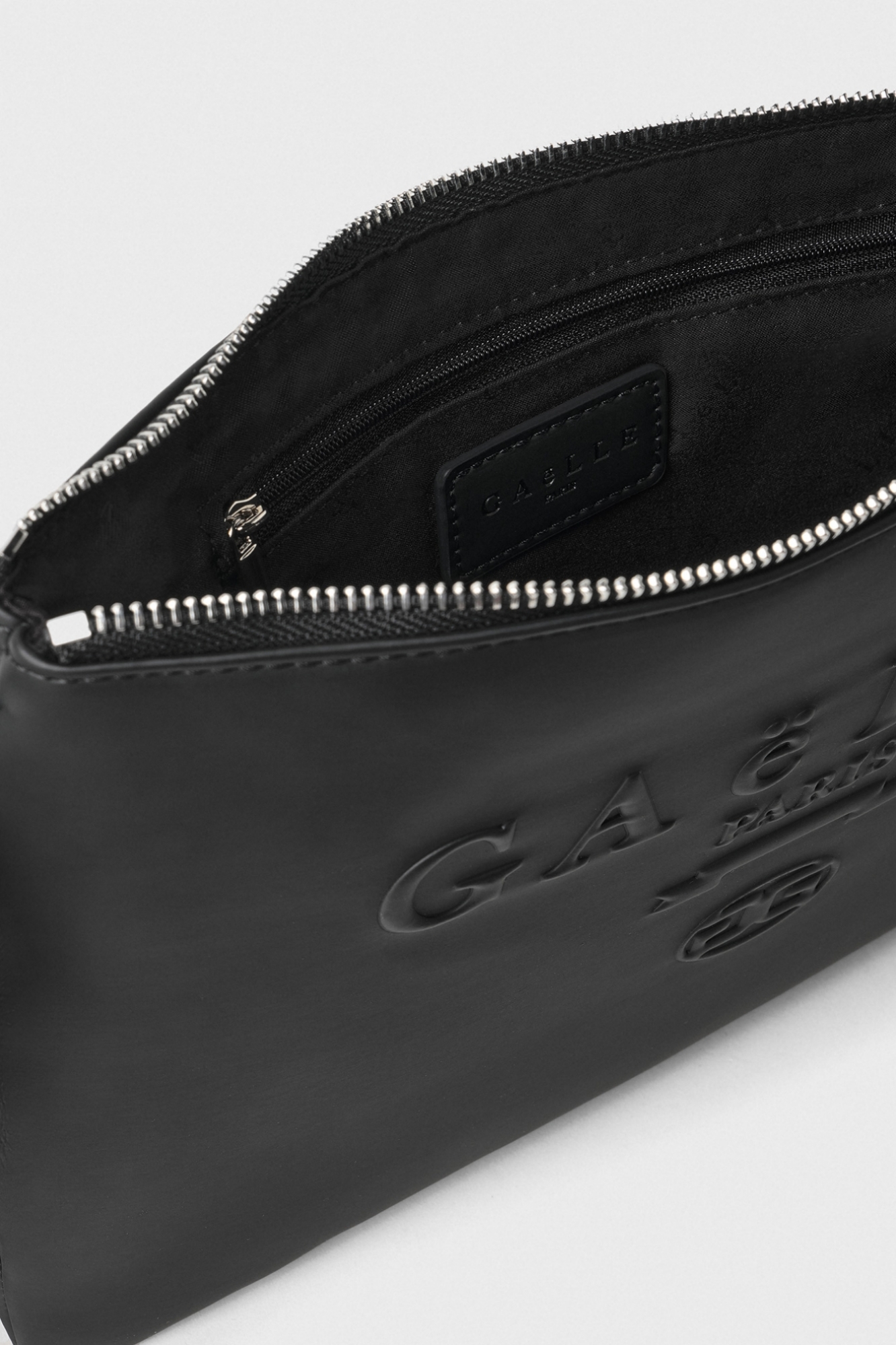 Regular Pochette Maxilogo Manico Ecofur • Nero