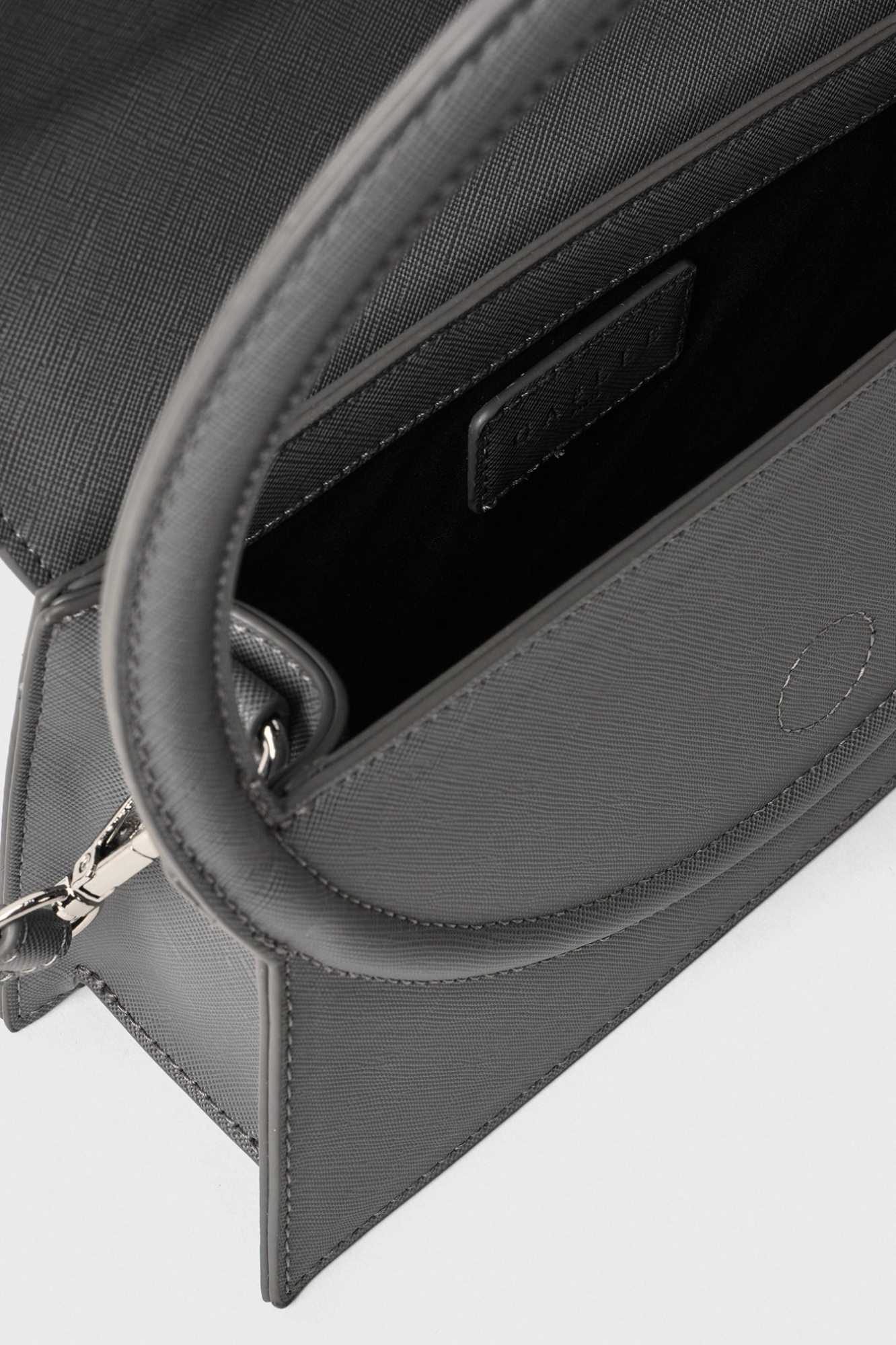 Regular Shoulder Strap Design Saffiano • Grigio Ferro