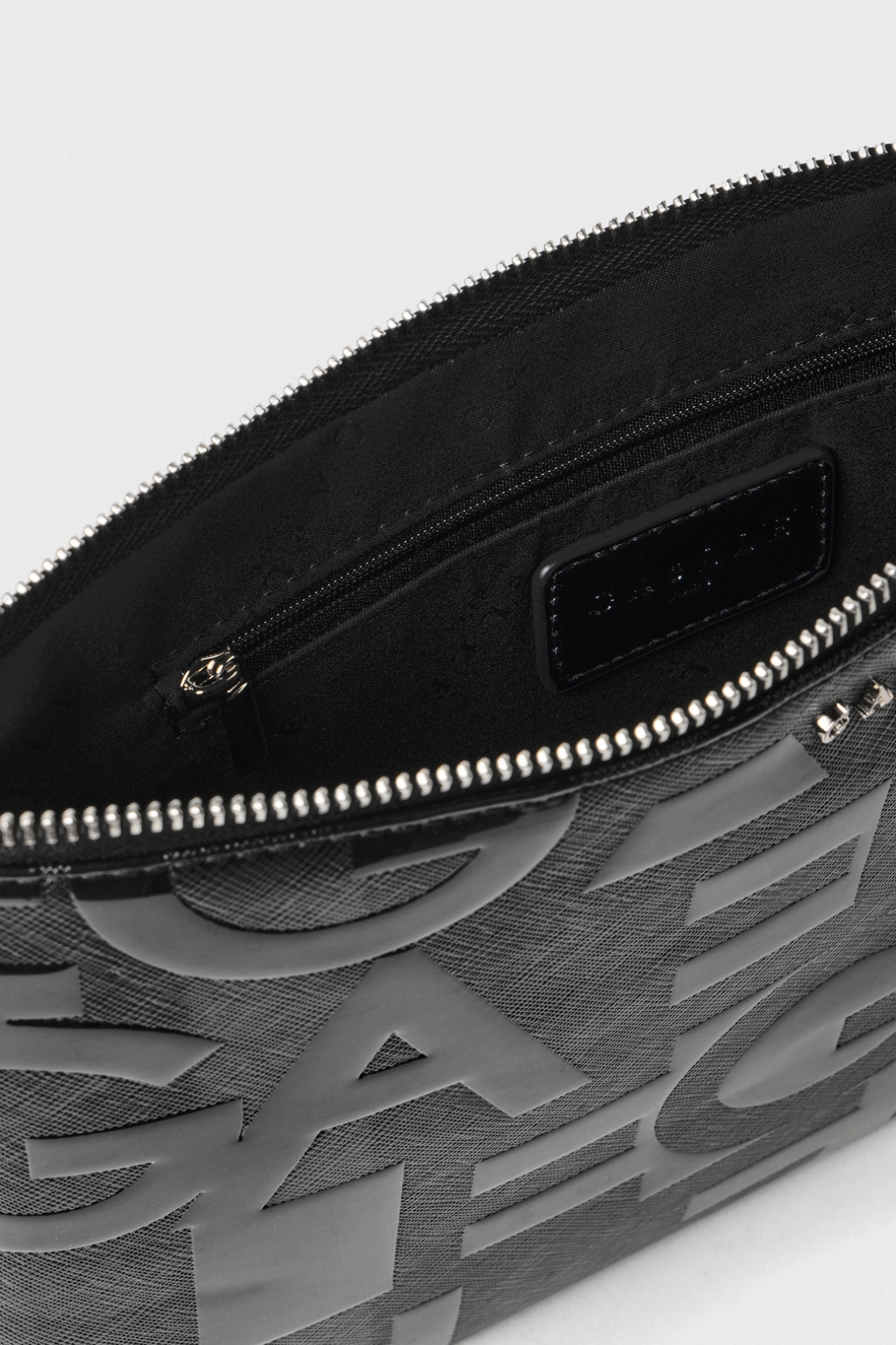 Regular Pochette Lettering Vernice • Nero