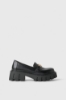 Loafer Con Suola Carro Armato E Metal Placket Su Tomaia • Nero