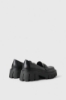 Loafer Con Suola Carro Armato E Metal Placket Su Tomaia • Nero