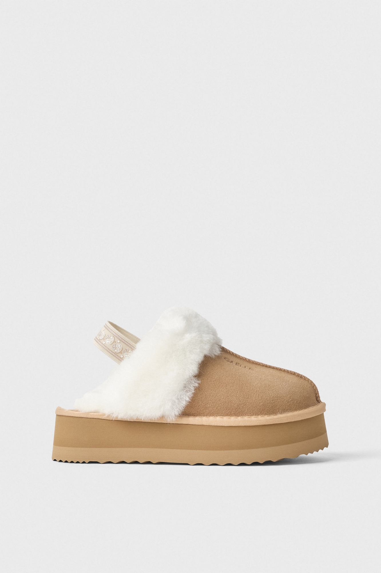 Eskimo Boots Sabot In Suede E Pelliccia Con Elastico Logato Sul Retro • Beige Cammello