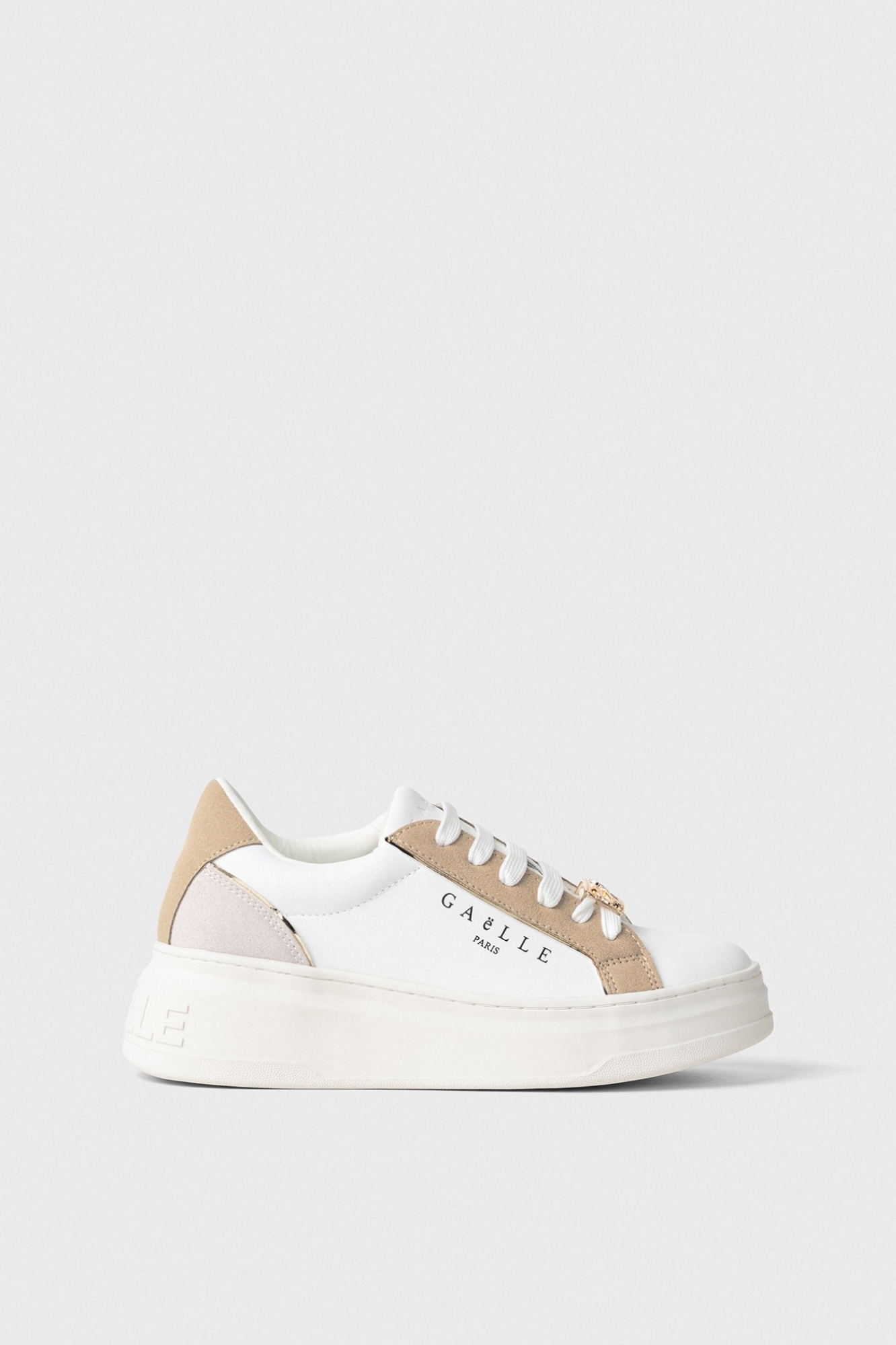 Sneakers New Addict In Action Laether Con Inserti In Suede E Passalaccio Logato • Bianco