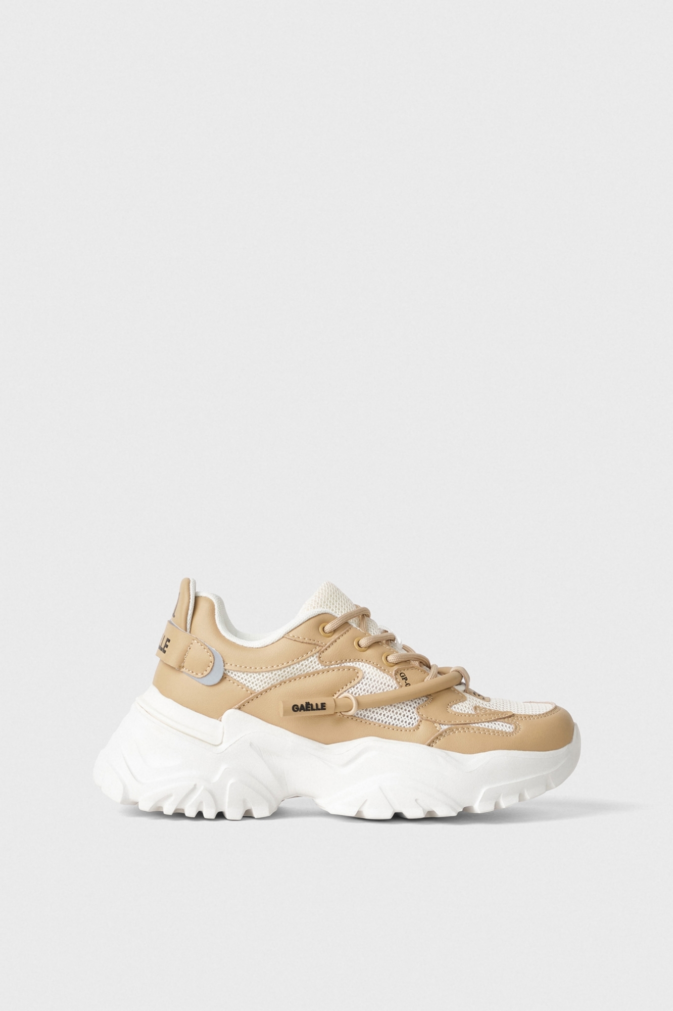 Sneakers Running In Mesh • Safari