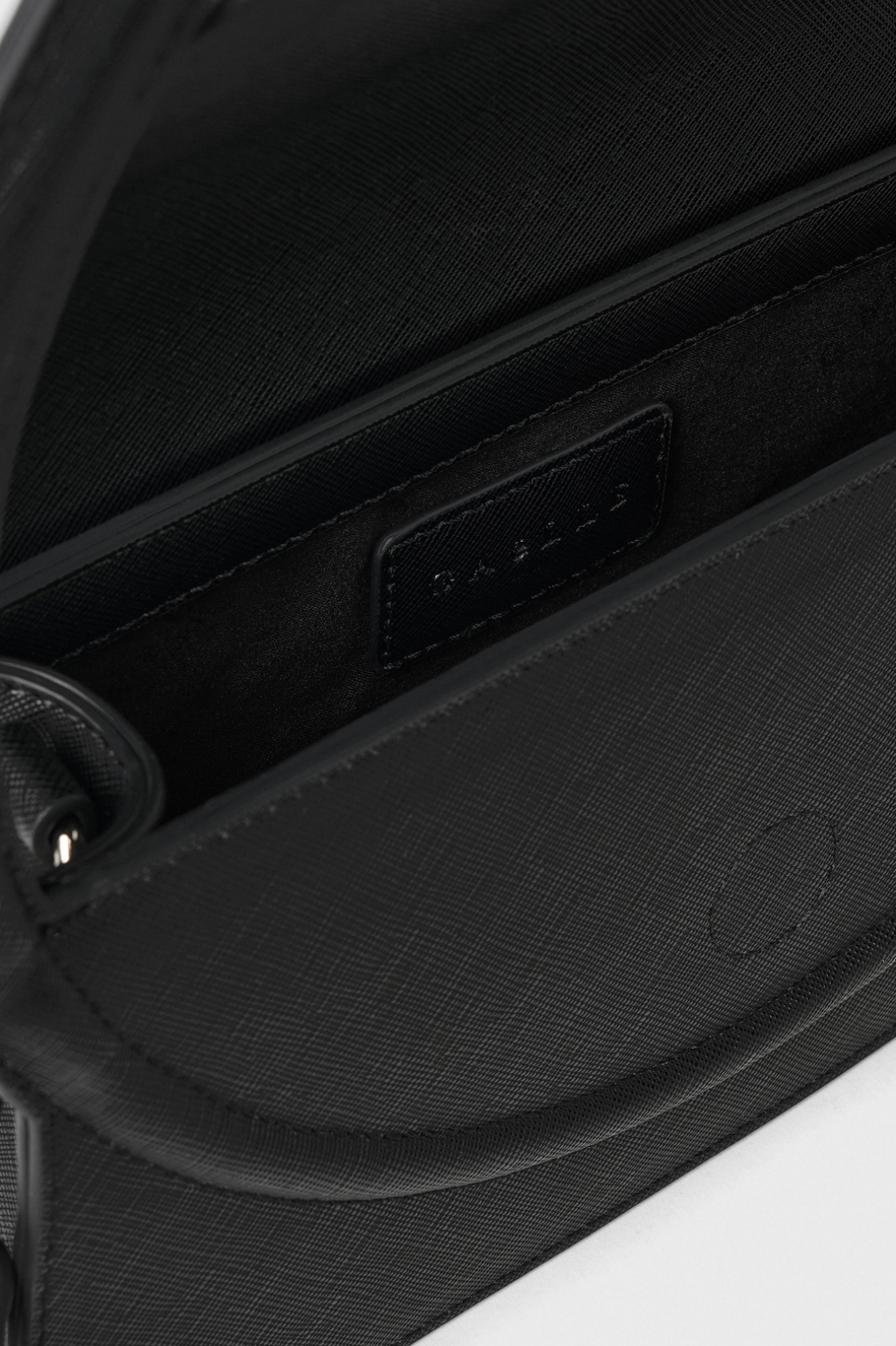 Regular Shoulder Strap Design Saffiano • Nero