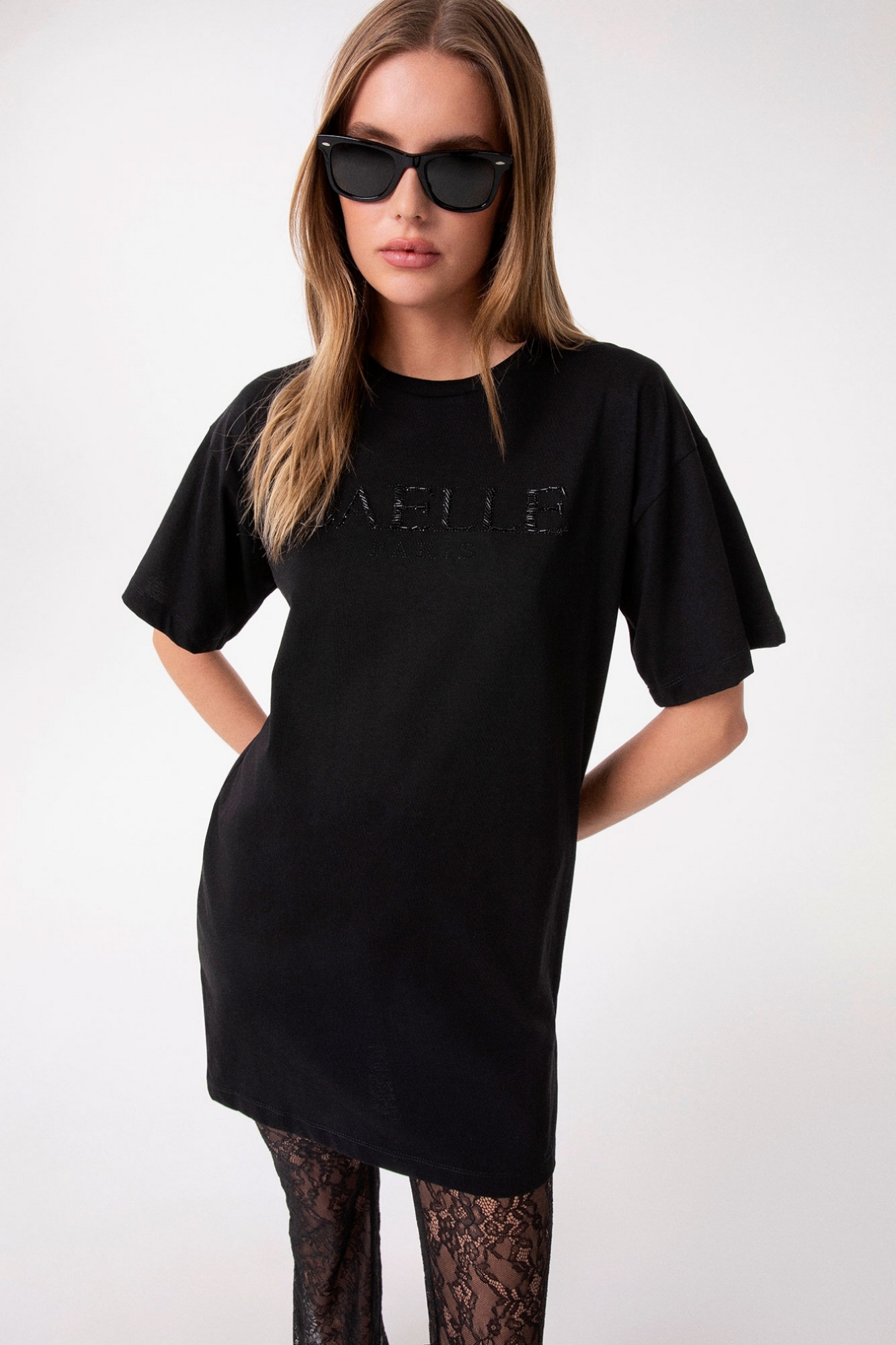 Abito Corto Paricollo Mezza Manica Con Ricamo • Nero