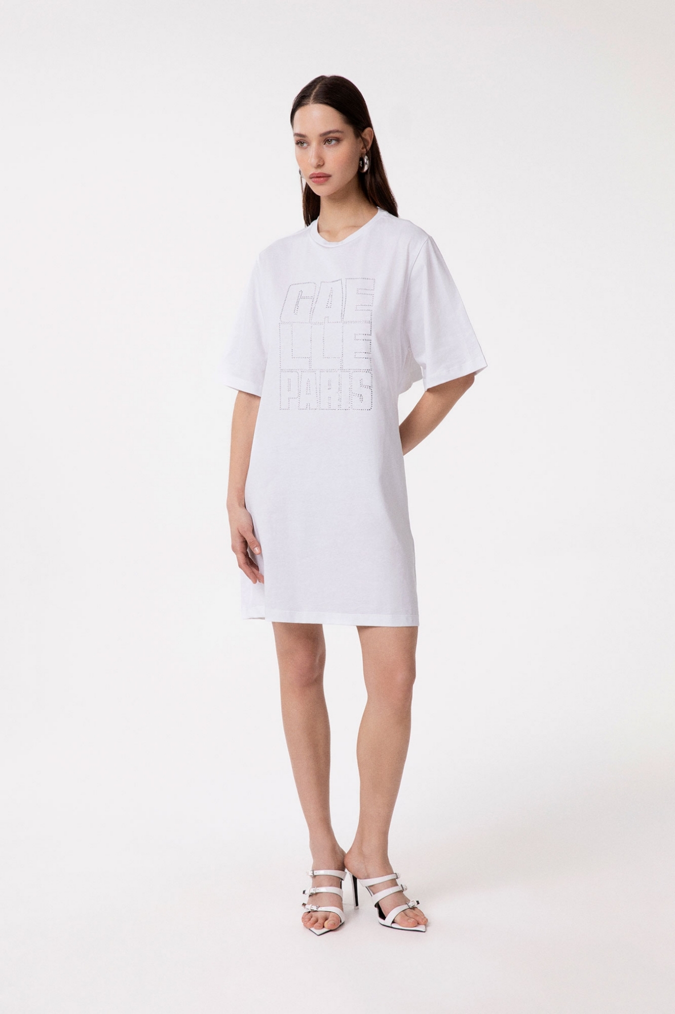 Abito Corto Paricollo Mezza Manica Con Appl. Strass E Dettaglio Apertura Sul Retro • Bianco