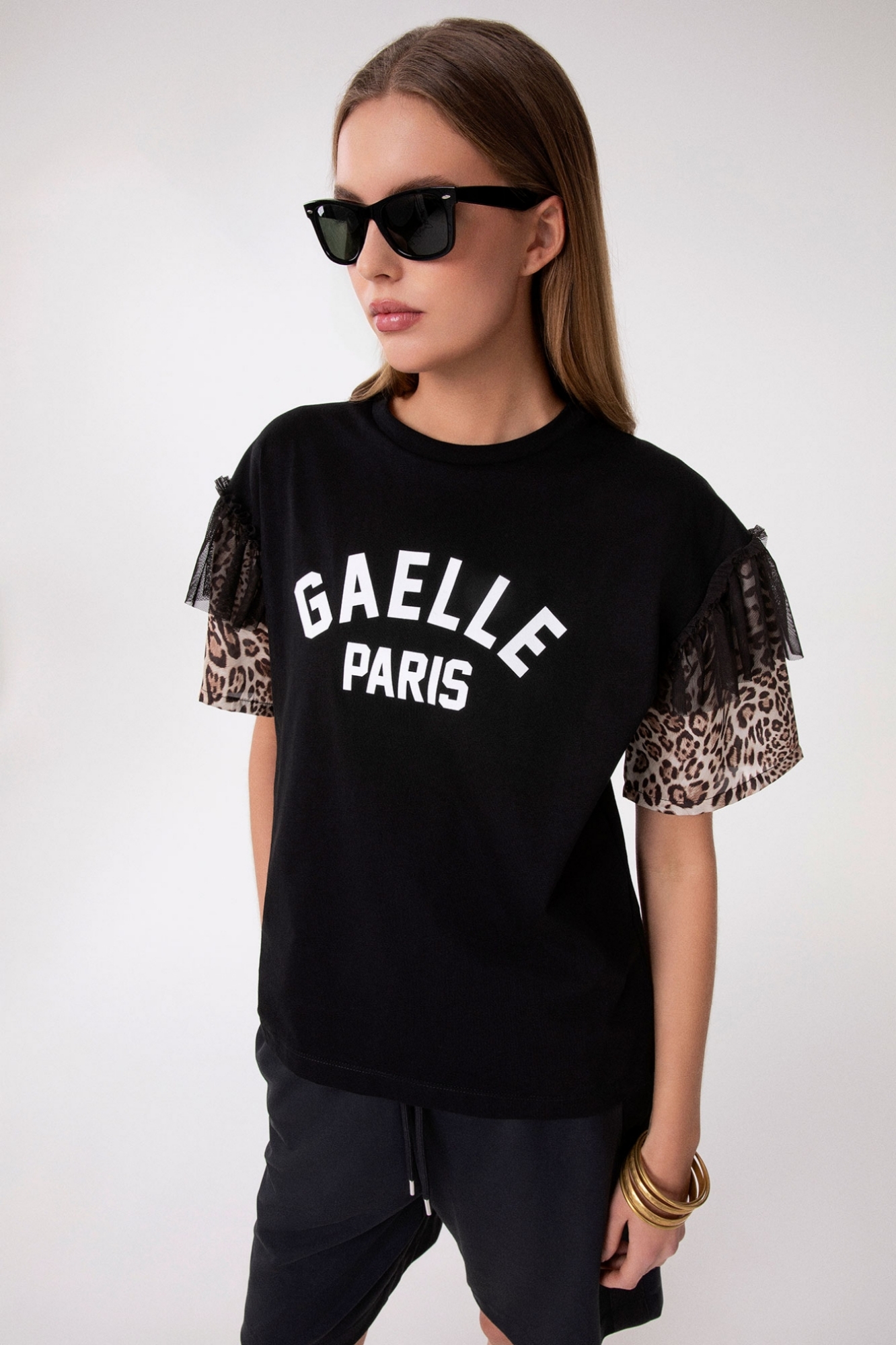 T-Shirt Paricollo Mezza Manica Con Dettaglio Manica In Raso • Nero