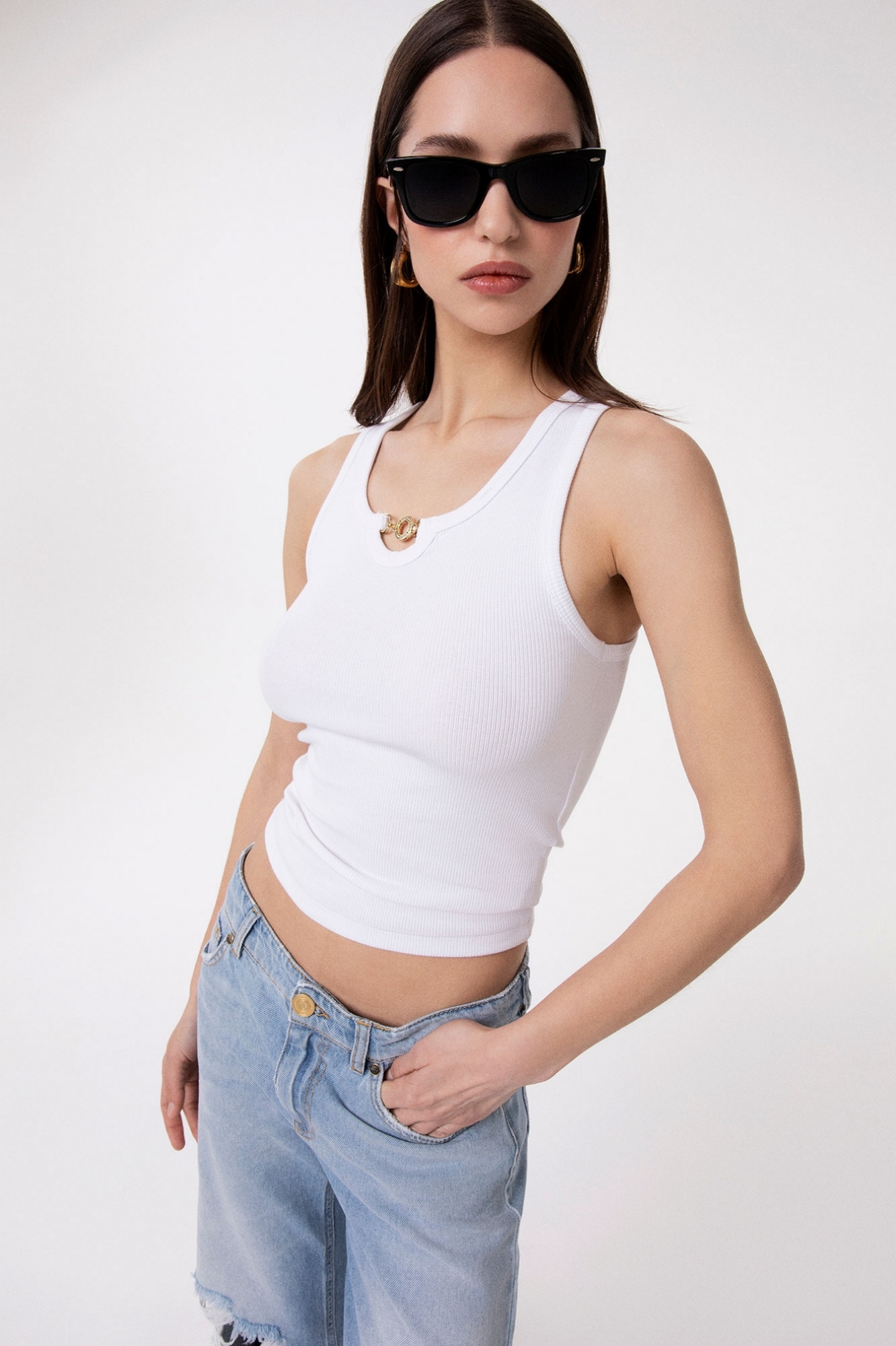 Canotta In Costina Con Dettaglio Morsetto Sul Davanti • Bianco