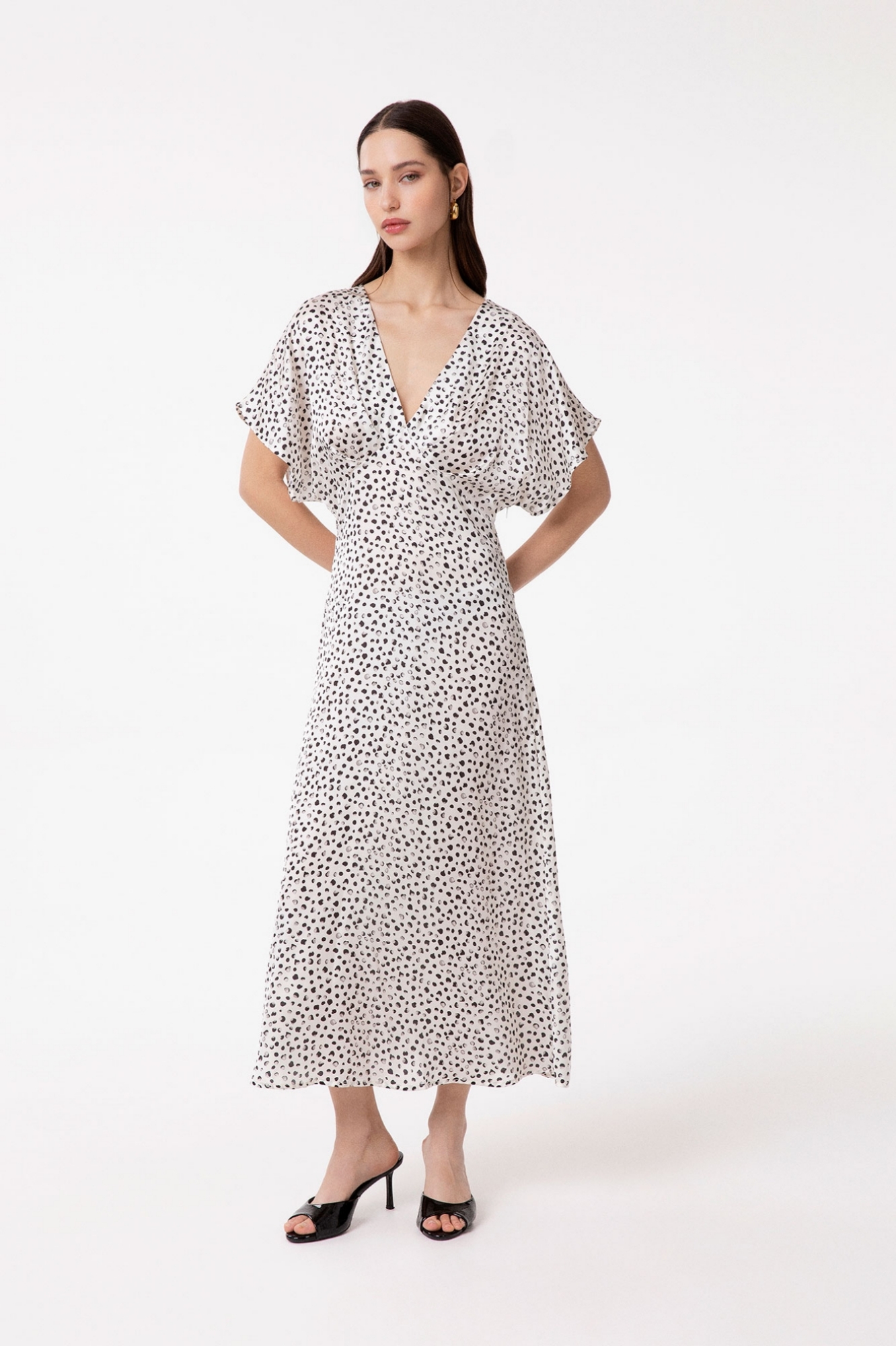 ABITO LUNGO CON MANICA KIMONO CORTA IN RASO STAMPATO