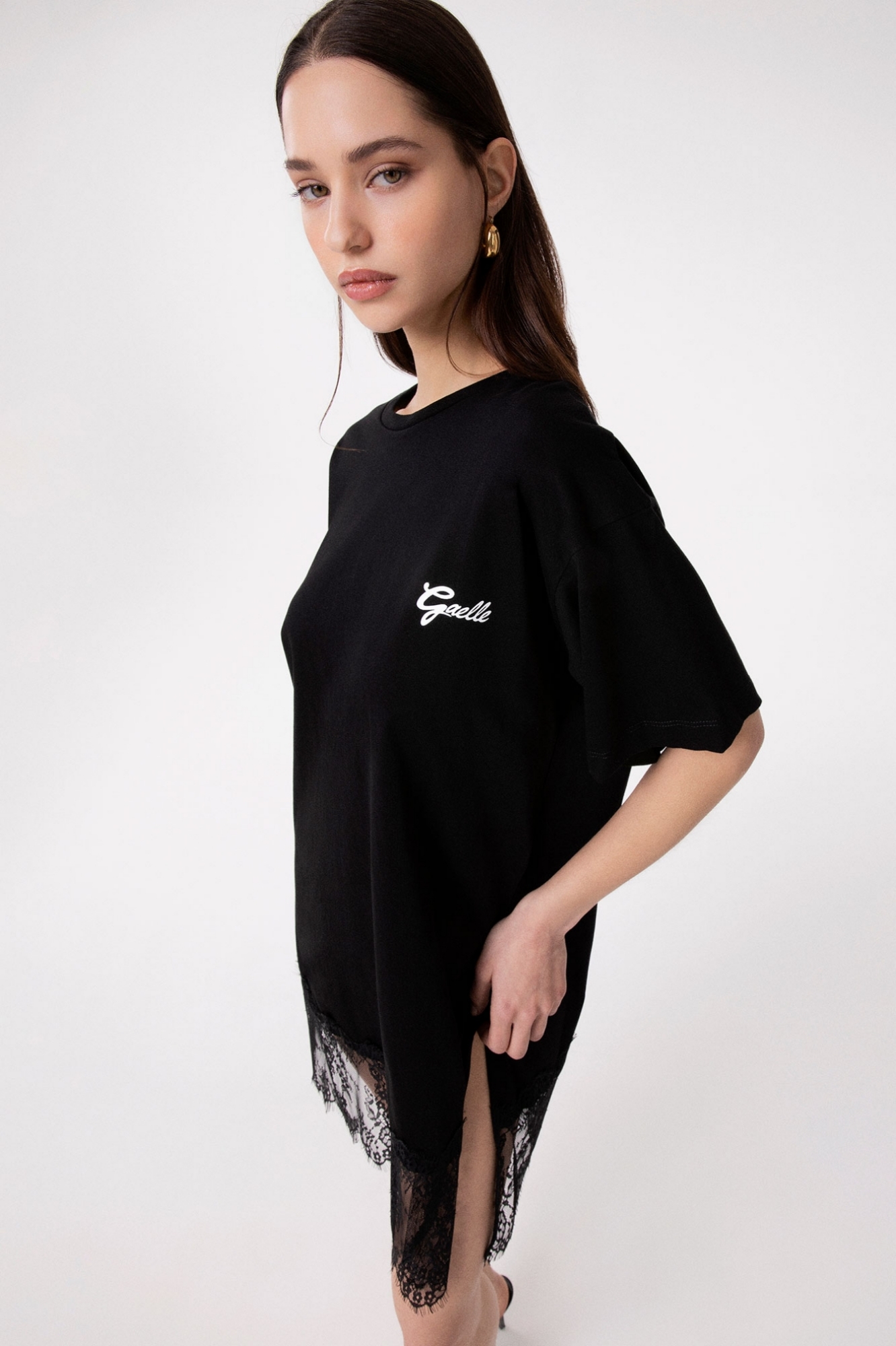 Abito Paricollo Mezza Manica In Jersey Con Dettaglio Al Fondo Con Balza In Pizzo • Nero