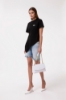 T-Shirt Paricollo Mezza Manica Con Dettaglio Sul Davanti • Nero