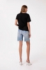 T-Shirt Paricollo Mezza Manica Con Dettaglio Sul Davanti • Nero