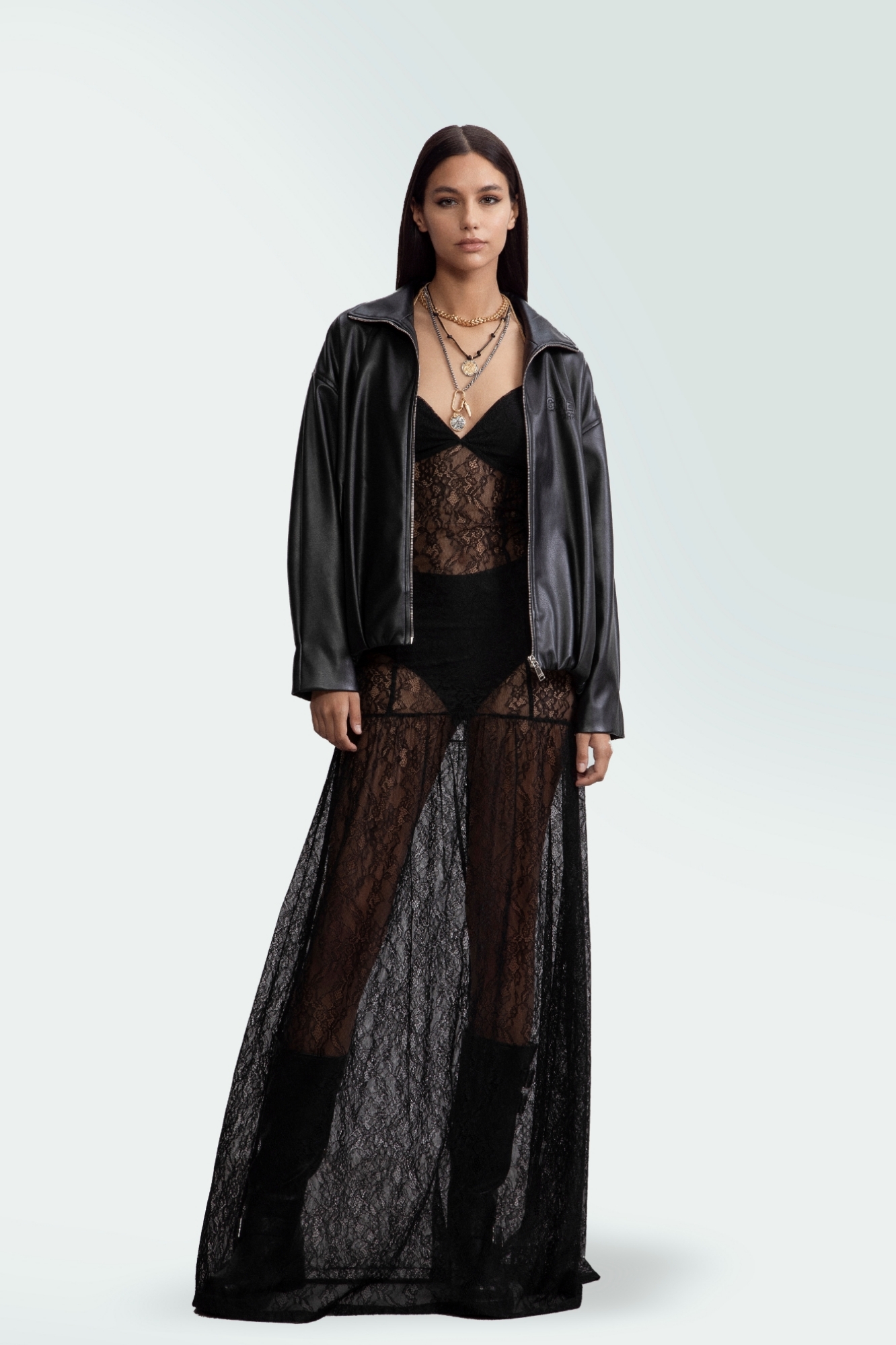 Immagine di Abito Lungo In Pizzo Con Bretelle Sottili • Nero